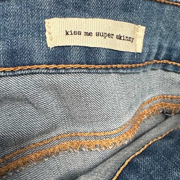 Jessica Simpson Embroidered Light Blue Jeans. Waist 33 inches Size 12 - Picture 6 of 7